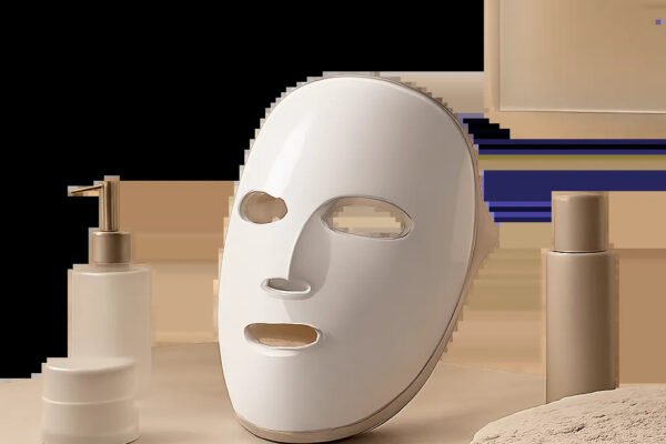 Un visuel élégant d’un masque LED visage dans un univers minimaliste et premium. L’image évoque la photothérapie à domicile, le soin anti-âge et la routine beauté moderne.